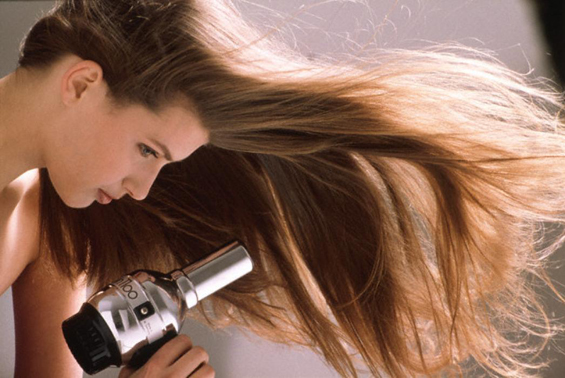 6 навики со кои несвесно ја оштетуваме косата