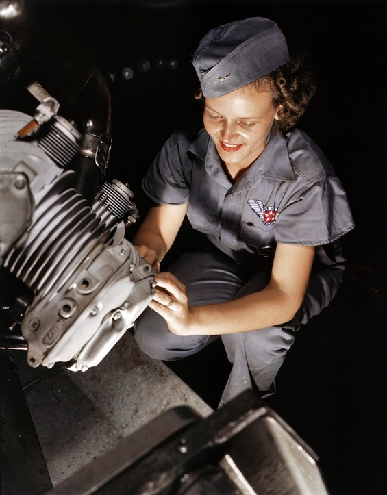Жени и воени авиони - поинаков поглед кон историјата