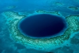 Големата сина морска дупка во Белизе
