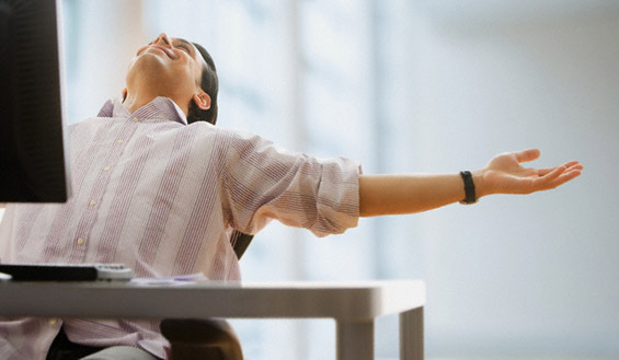 Редовни вежби на работното биро за опуштање на телото и умот