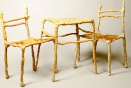 Маса и столчиња од леб