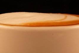 Направете млечна пена без еспресо машина