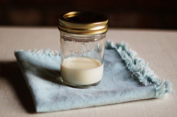 Направете млечна пена без еспресо машина