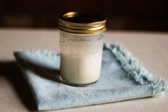 Направете млечна пена без еспресо машина