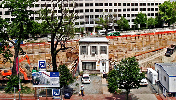 Куќи на несоодветни места