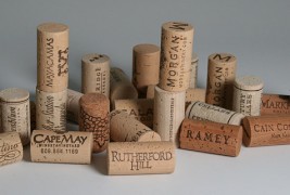 Како да ги употребите тапите од вино?