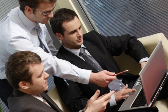 Како да бидете добар колега?