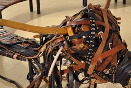 Клупа направена од 1000 колани