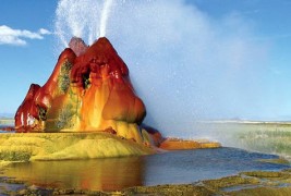 Фамозниот колоритен гејзир во Невада,САД