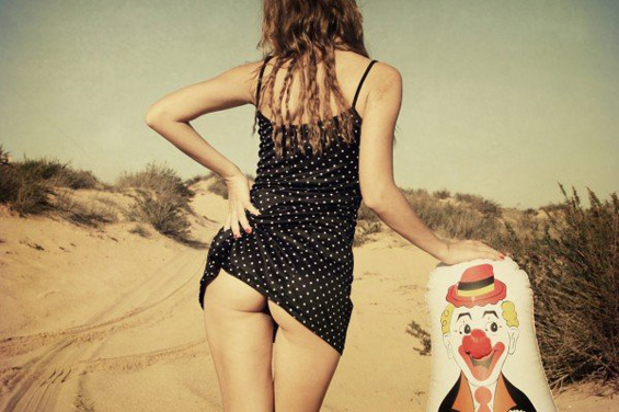 Автопортрети од разголената Јулија Городински