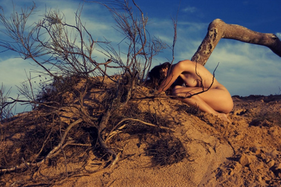 Автопортрети од разголената Јулија Городински