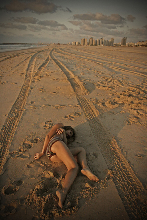 Автопортрети од разголената Јулија Городински