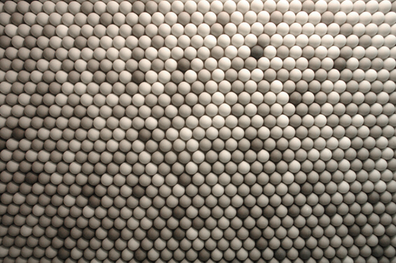 Апартман направен од 25 000 пинг-понг топчиња