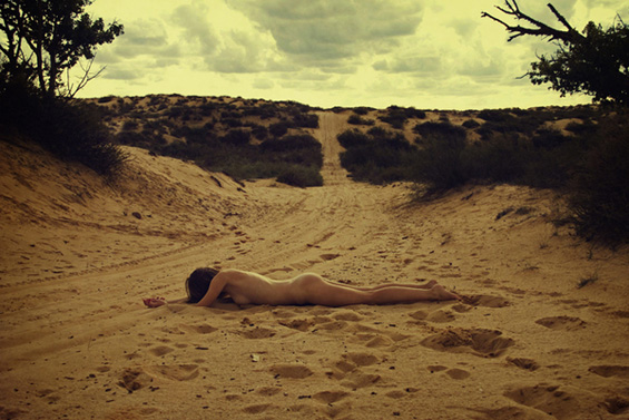 Автопортрети од разголената Јулија Городински