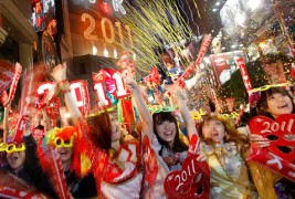 Како се подготвуваше и како ја пречека светот новата 2011 година?