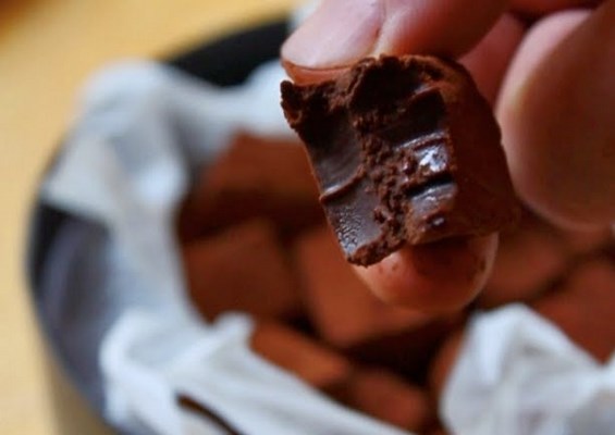Жешки чоколадни камчиња