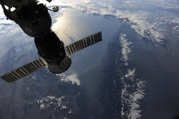(13) Планетата Земја одозгора - поглед од ISS