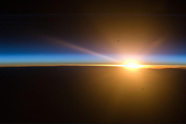 (16) Планетата Земја одозгора - поглед од ISS