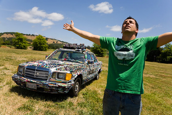 Мерцедес прекриен со 10 илјади пенкала