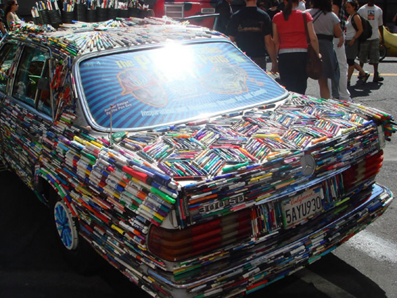 Мерцедес прекриен со 10 илјади пенкала