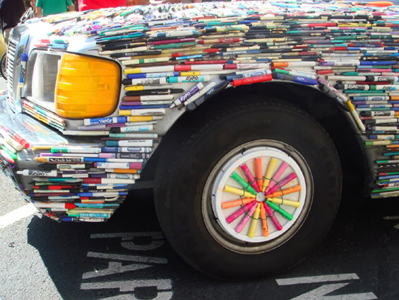 Мерцедес прекриен со 10 илјади пенкала