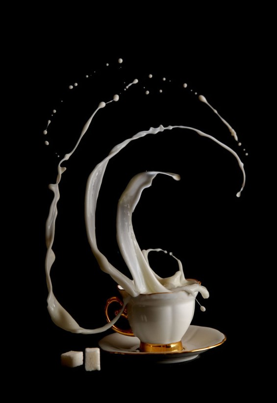 (1) Млеко заробено во времето Млеко заробено во времето