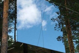 огледало-хотел на дрво