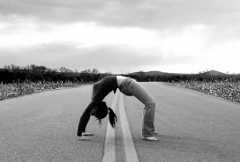 Запри, застани, погледни...