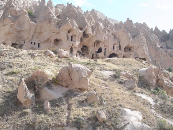 Куќи издлабени во карпи