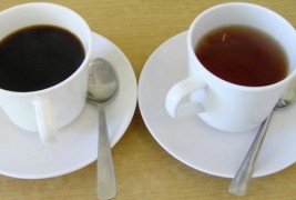 Кафето наспроти чајот