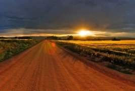 Неодоливи зајдисонца помеѓу облаците