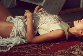 Нескромен женски сексапил