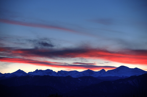 (14) Неодоливи зајдисонца помеѓу облаците Неодоливи зајдисонца помеѓу облаците