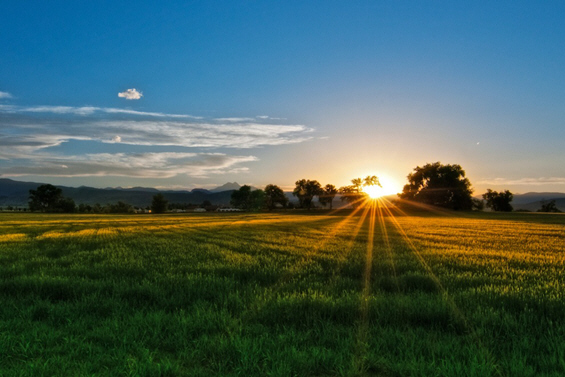 (19) Неодоливи зајдисонца помеѓу облаците Неодоливи зајдисонца помеѓу облаците