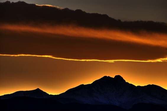 (20) Неодоливи зајдисонца помеѓу облаците Неодоливи зајдисонца помеѓу облаците
