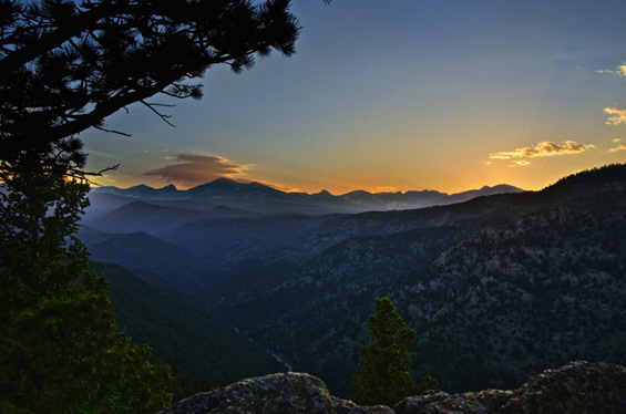 (22) Неодоливи зајдисонца помеѓу облаците Неодоливи зајдисонца помеѓу облаците