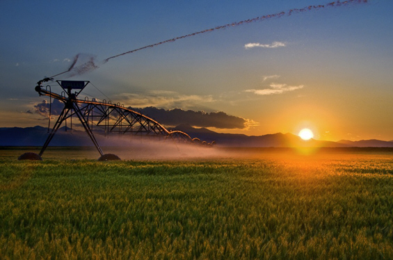 (23) Неодоливи зајдисонца помеѓу облаците Неодоливи зајдисонца помеѓу облаците