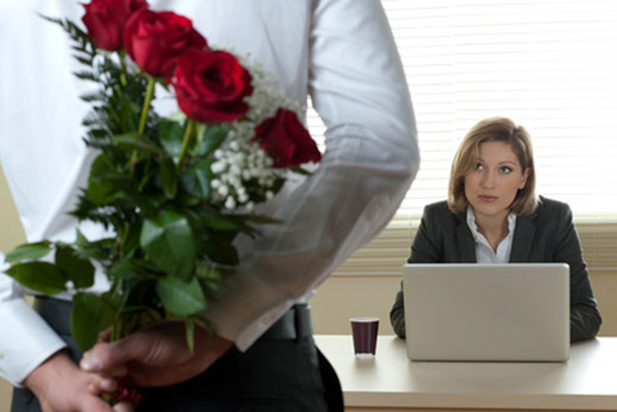Како да се справите со љубовните чувства спрема колегата?