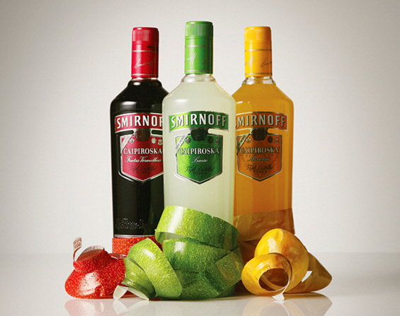 Новите шишиња на „Smirnoff“ во овошна обвивка