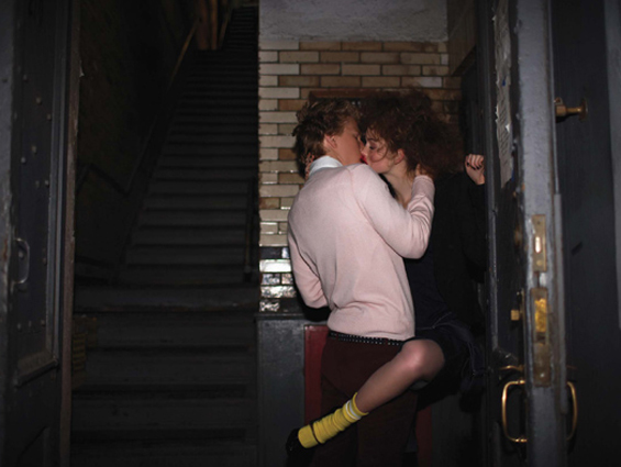 (5) Страста сокриена во бакнежот Страста сокриена во бакнежот