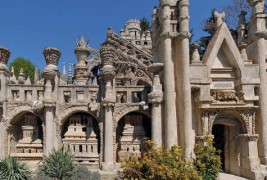 Поштарот кој изградил палата