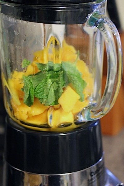 Алкохолна лимонада со манго