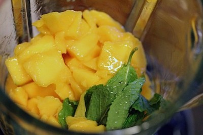 Алкохолна лимонада со манго