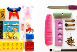 Грижливо подредени колекционерски предмети