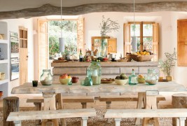 Куќа од камен покрај море на Мајорка