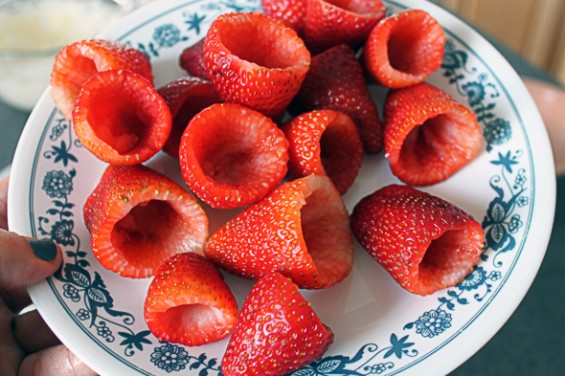 Јагоди полнети со чизкејк