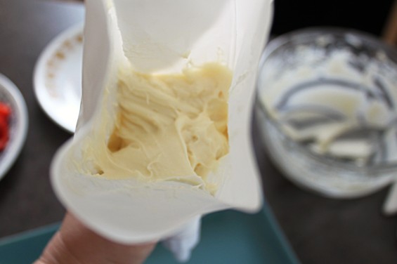 Јагоди полнети со чизкејк