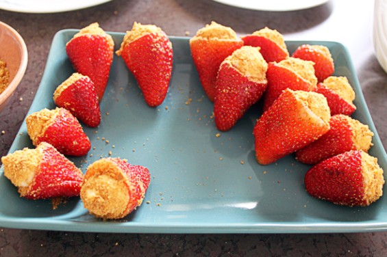 Јагоди полнети со чизкејк