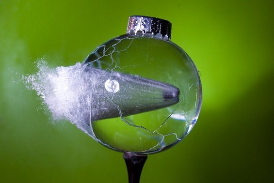 Предмети распрскани на милион парчиња