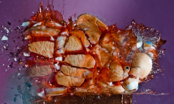 Предмети распрскани на милион парчиња